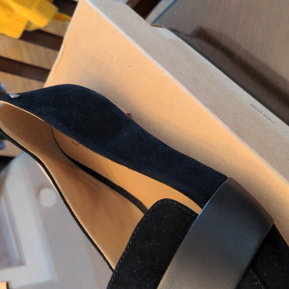 SALE NIB UGG JONETTE flats. New in box. 8 - Picture 7 of 10